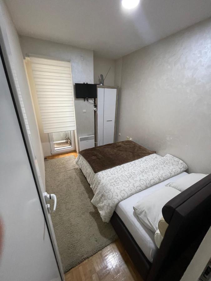 Apartmani Mv อูชิเซ ภายนอก รูปภาพ