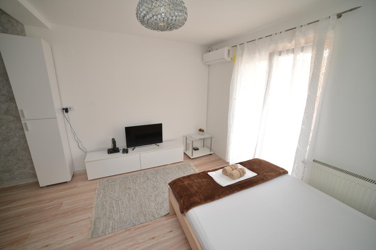 Apartmani Mv อูชิเซ ภายนอก รูปภาพ