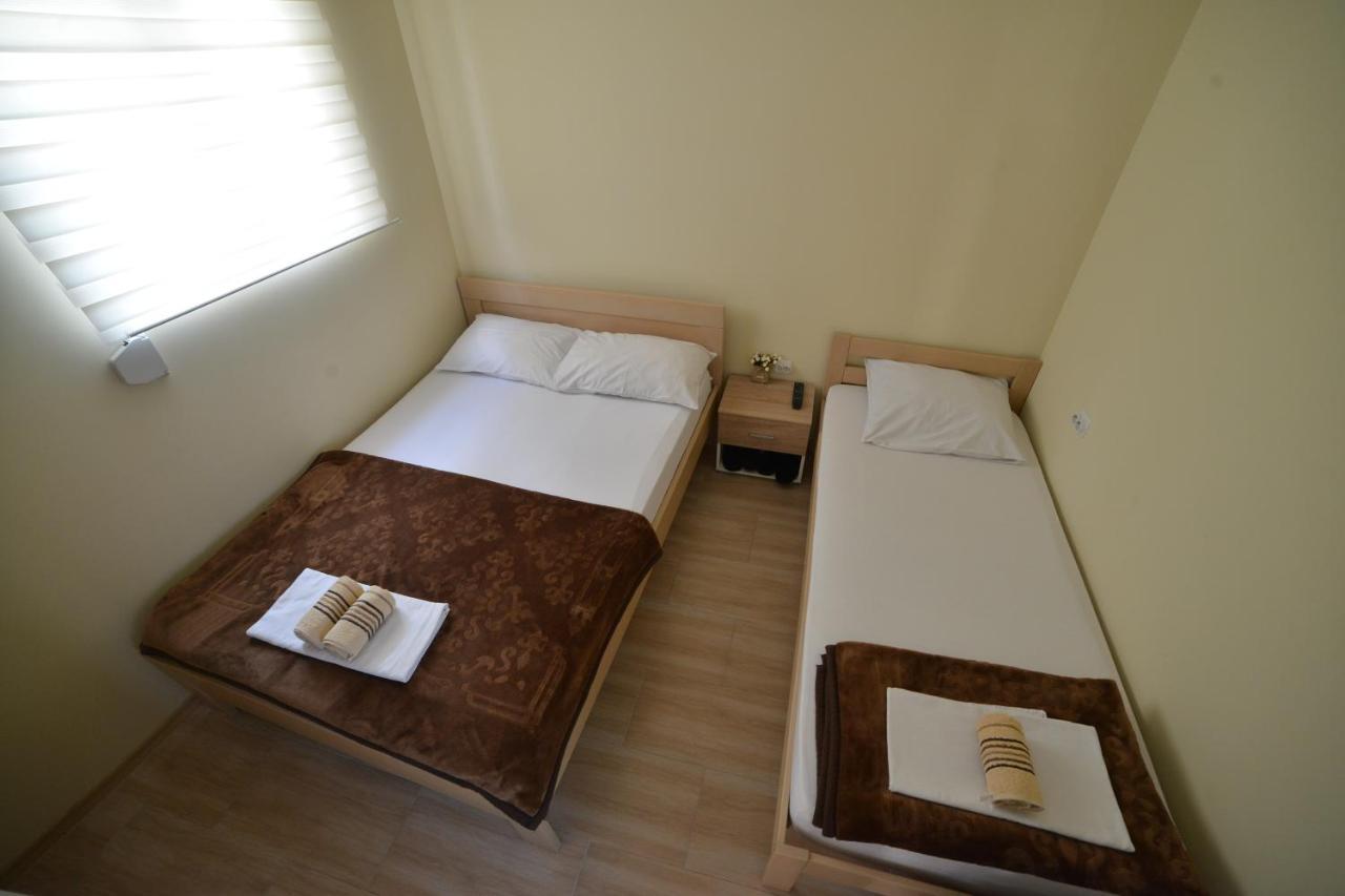 Apartmani Mv อูชิเซ ภายนอก รูปภาพ