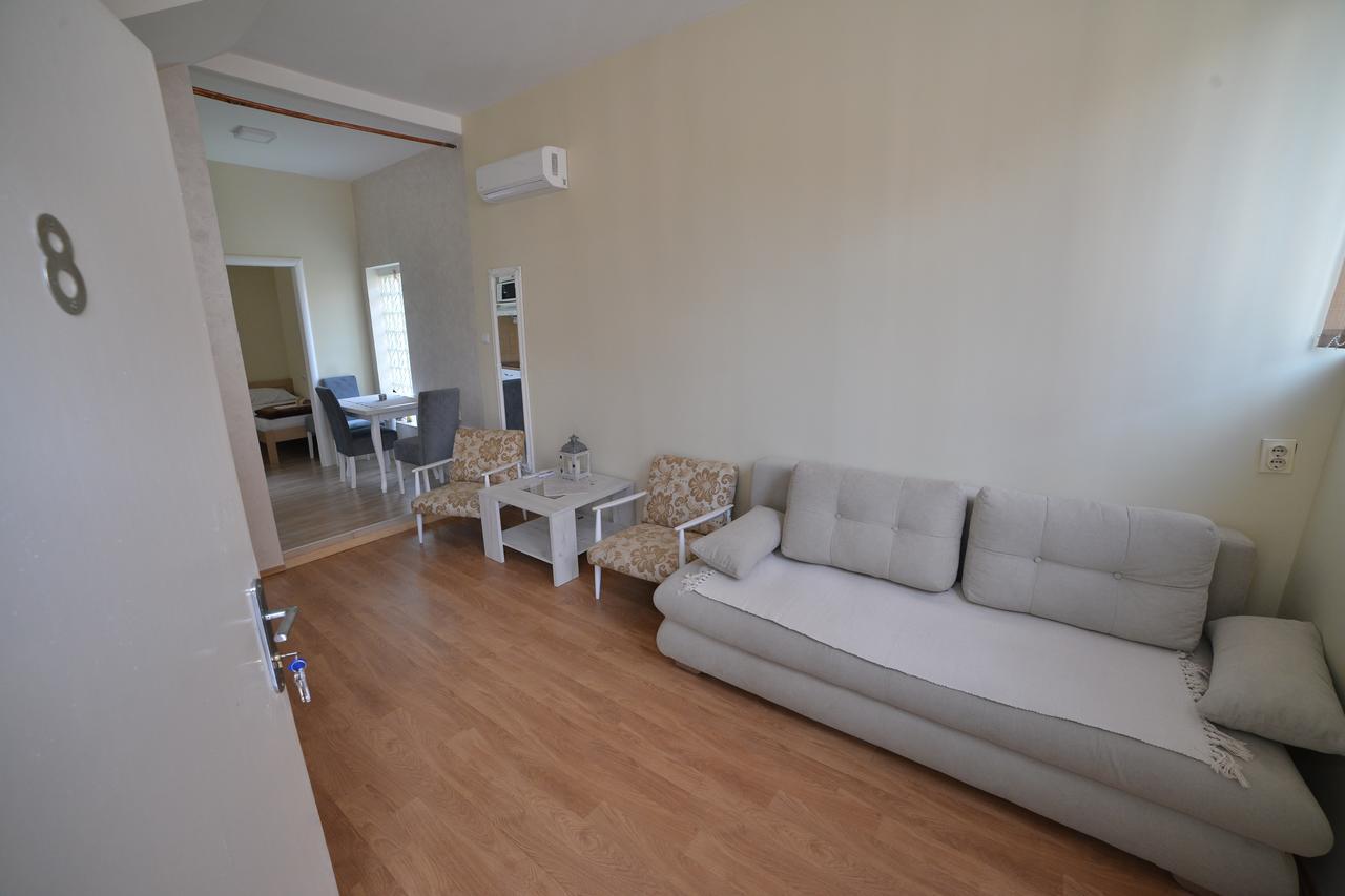 Apartmani Mv อูชิเซ ภายนอก รูปภาพ